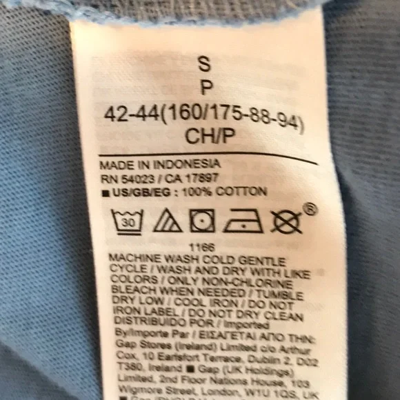 GAP Organic V-Neck Cotton T-Shirt - Picture 10 of 10